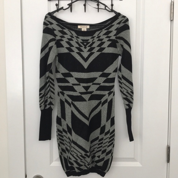 Long sleeve dress - Picture 1 of 1